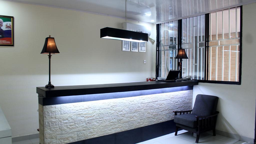 Metro Hotel Freetown Esterno foto